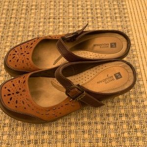 White mountain female wedge shoe